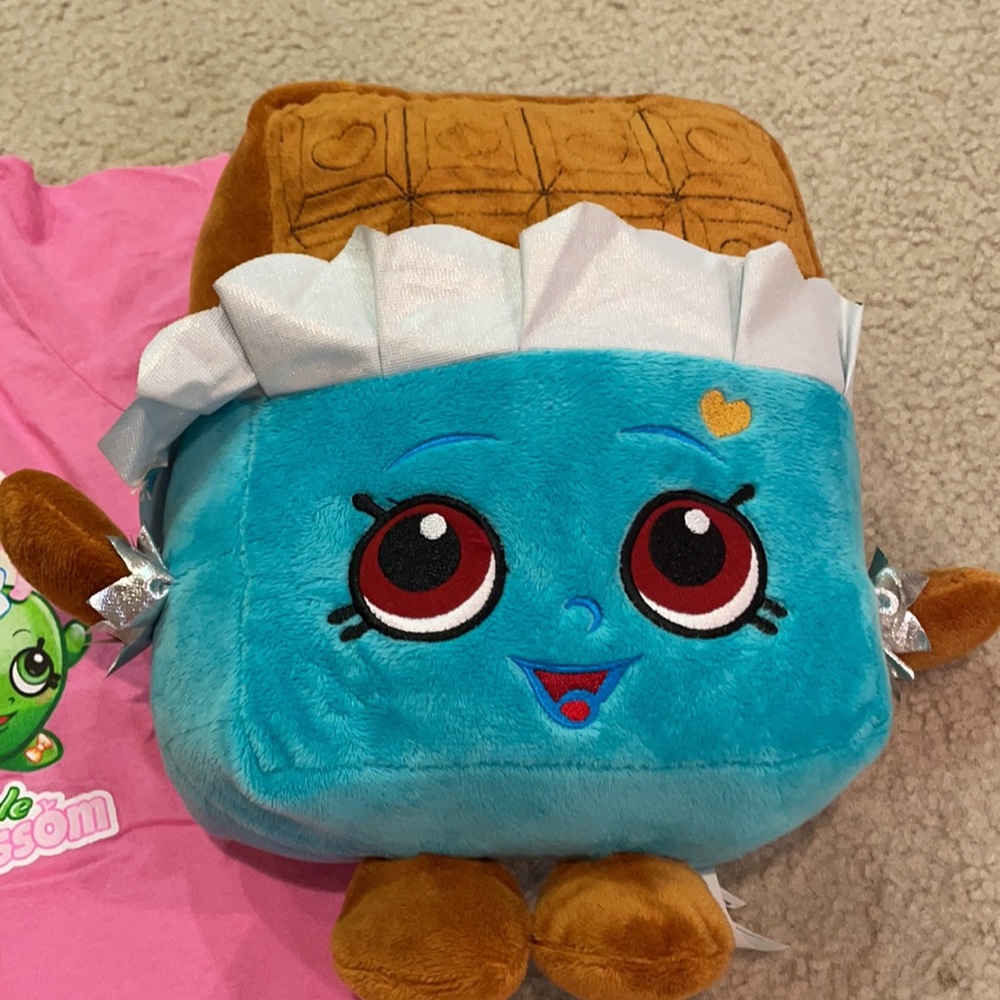 Shopkins t-shirt L(8/10) and new shopkins doll - Picture 5 of 6